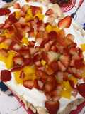 Pavlova de Manga e Morangos