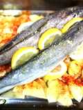 Merlucita sobre patata al pimentón de la Vera al horno