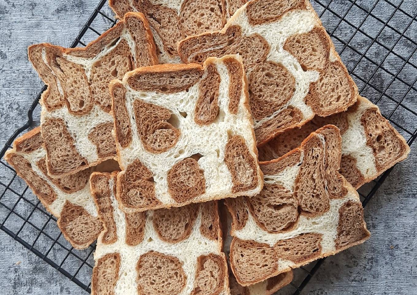 Roti Tawar Belang-belang (Tanpa Telur, Empuk!)