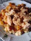 Pollo al ajo con papas noisette de Bigote Cocina