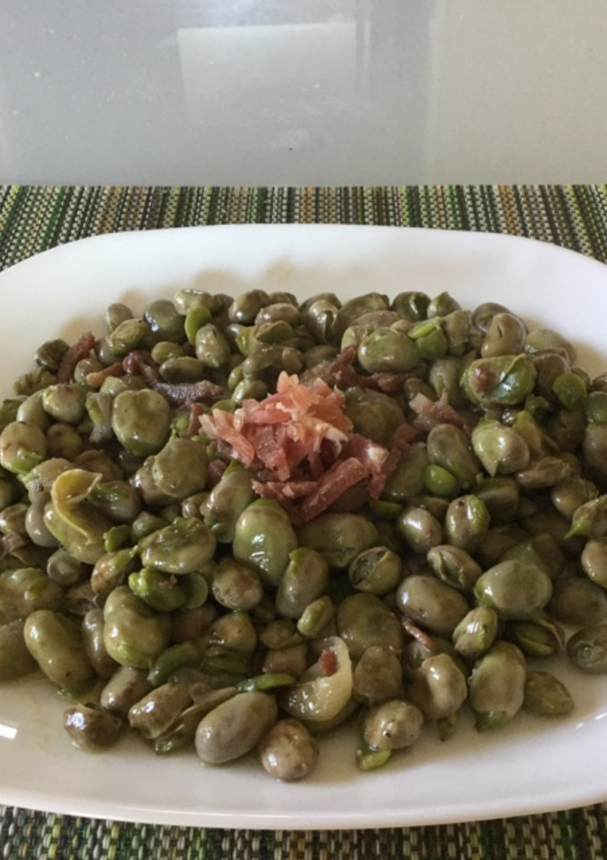 Una foto de Habas con jamón
