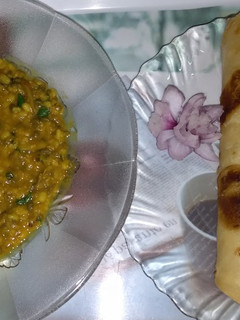 A picture of Dengu curry and paratha.