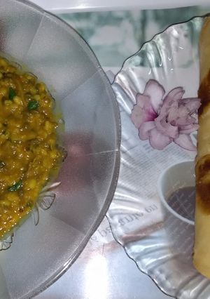 A picture of Dengu curry and paratha.