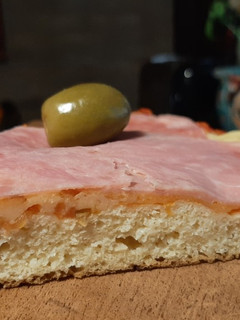 Una foto de Pizza keto sin harina, con masa de pollo