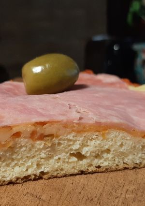 Una foto de Pizza keto sin harina, con masa de pollo