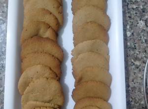 A picture of Jaggery ginger cookies.