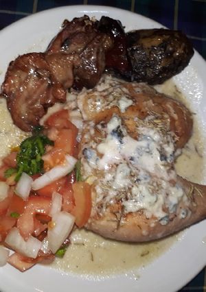 Una foto de Pollo al roquefort