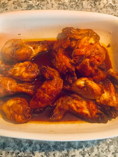 Una foto de Alitas de pollo asadas en olla Gm