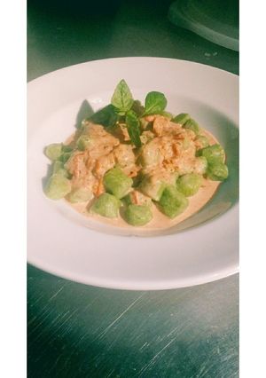 Una foto de Ñoquis de rúcula con salsa rosa, súper fáciles ❤