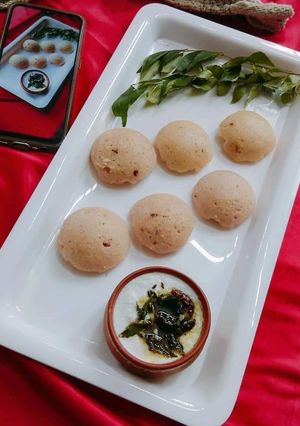 A picture of Rava idli.
