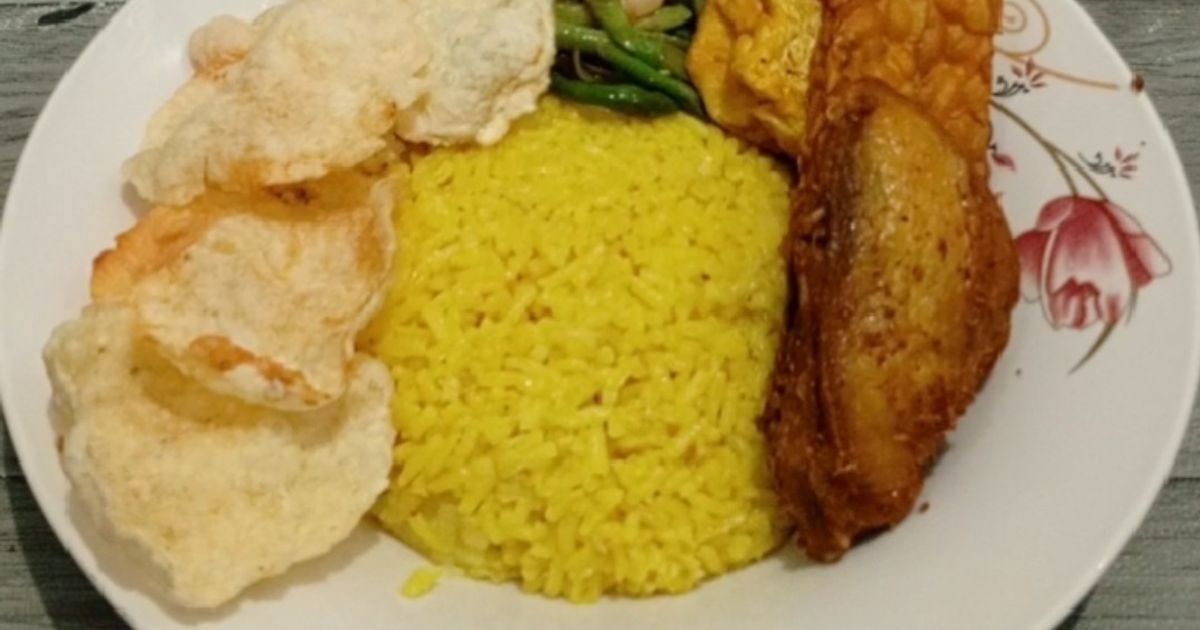 Nasi Kuning Kukus