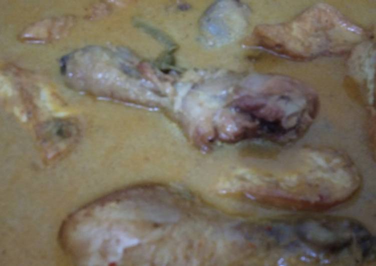 Gulai ayam masak medan