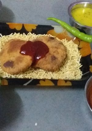 કચોરી(Kachori Recipe in Gujarati) રેસીપી મુખ્ય ફોટો