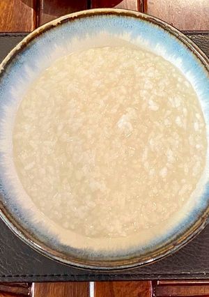 A picture of Deany's plain Thai Kao Tom/rice soup (congee).