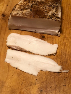 Foto di Lardo stagionato fatto in casa (Colonnata style)