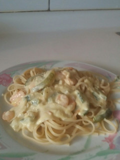 Una foto de Salsa en base a zapallo italiano y camarones