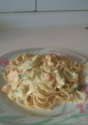 Una foto de Salsa en base a zapallo italiano y camarones