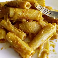 A picture of Creamy garlic pasta.