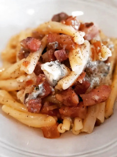 Una foto de Casarecce con guanciale, moixernons en salsa de gorgonzola