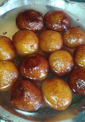 A picture of Gulab jamun.