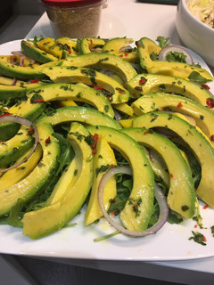 Una foto de Ensalada de Rúcula y aguacate