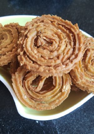ચકરી (Chakri Recipe in Gujarati) રેસીપી મુખ્ય ફોટો