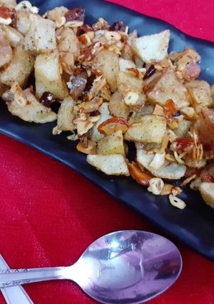 A picture of Garlic Pepper Crispy Potatoes.