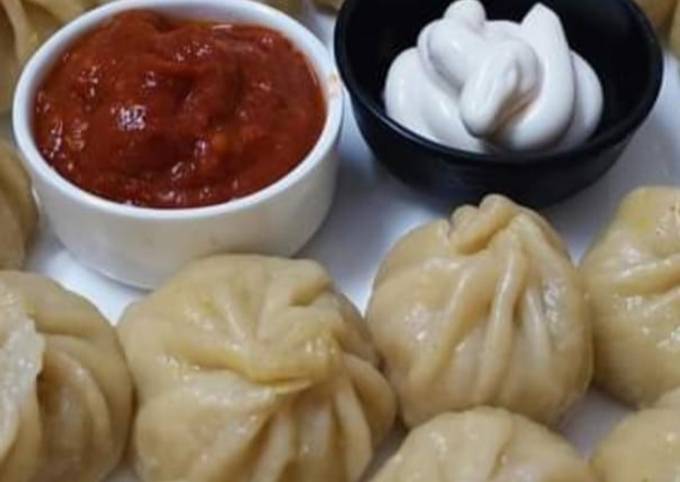 Delicious Momos with red chutney