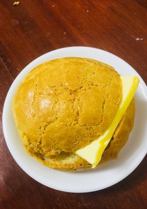 Hình của món Bánh mì dứa Hồng Kông (Hong Kong pineapple buns).