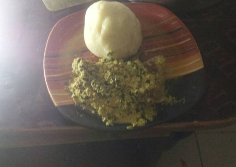 Egusi soup with garri