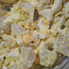 A picture of (KETO) falsa ensalada rusa.
