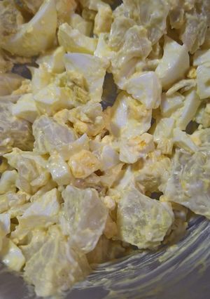 Una foto de (KETO) falsa ensalada rusa