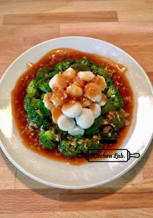 A picture of Broccoli with Scallop Sauce.