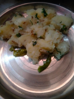 फलाहारी आलू (falahari aloo recipe in Hindi) रेसिपी मुख्य फोटो