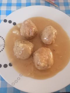 Una foto de Albóndigas con salsa al vino blanco