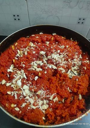 લાઈવ ગાજર નો હલવો (Live Gajar Halwa Recipe In Gujarati) રેસીપી મુખ્ય ફોટો