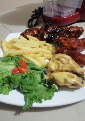 Una foto de Alitas en salsas