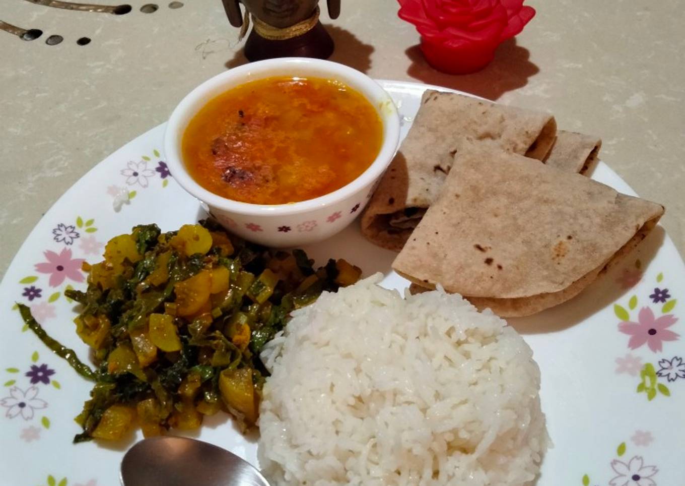 Radish leaves sabzi, tomato arhar dal,rice & roti