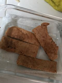 Una foto de Galletas de avena y fresa para perros