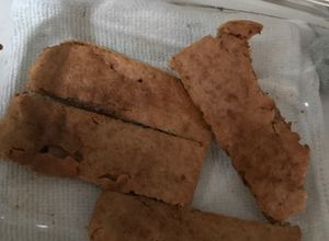 Una foto de Galletas de avena y fresa para perros