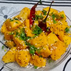 A picture of Masala suji idli.
