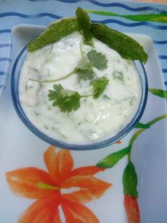 कुकुम्बर कर्ड डिप (cucumber curd dip recipe in Hindi) रेसिपी मुख्य फोटो