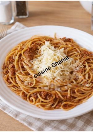 صورة لوصفة سباغيتي باللحم المفروم والشيدر🍝