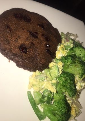 Una foto de Huevo con brócoli 🥦