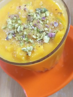 मैंगो लस्सी(mango lassi recipe in hindi) रेसिपी मुख्य फोटो