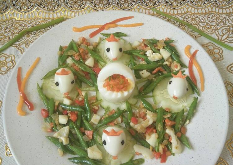 Bagaimana Menyiapkan Telur rebus with tumis baby buncis Lezat