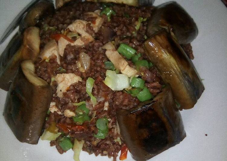 Nasi merah goreng with terong panggang