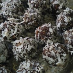 A picture of Anjir ka ladoo.