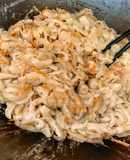 Noodles con verdure in salsa piccante alle mandorle