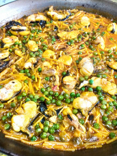 Una foto de Fideos melosos con rape